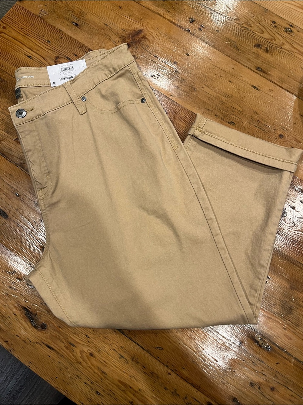 Women’s Curvy Capri in Light Khaki Minimalist Classic NWT - Picture 2 of 8